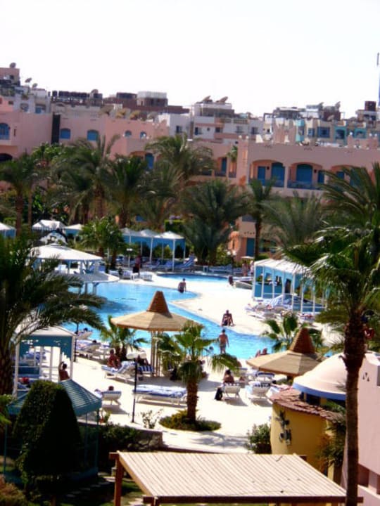 Poolansicht und Hotelanlage Hotel Le Pacha Beach Resort