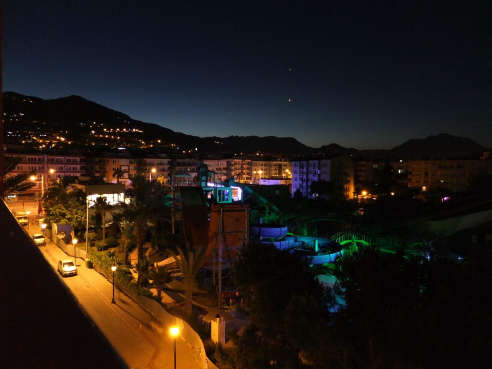 Widok z balkonu przed wschodem słońca Hotel Aslan City Kleopatra