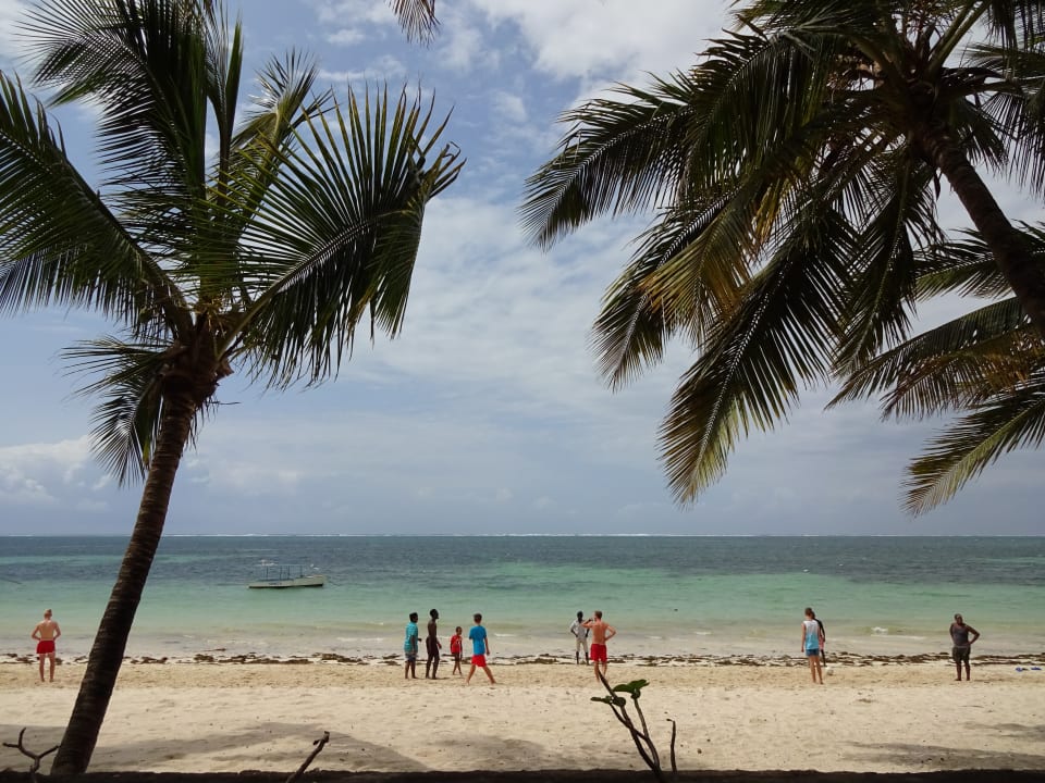 Strand Travellers Beach Hotel & Club