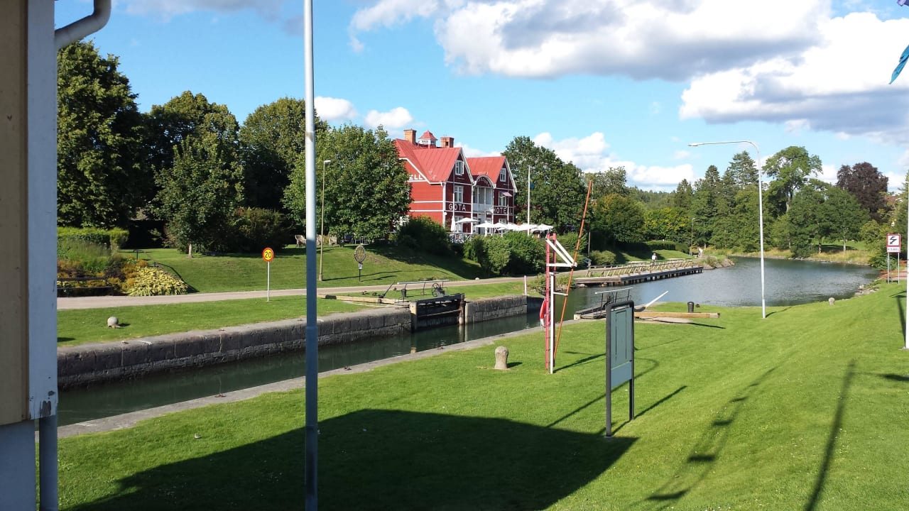 Blick von der Schleuse Göta Hotell