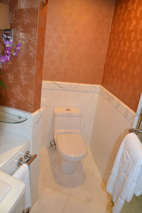 Bad Shangri-La Hotel, Bangkok