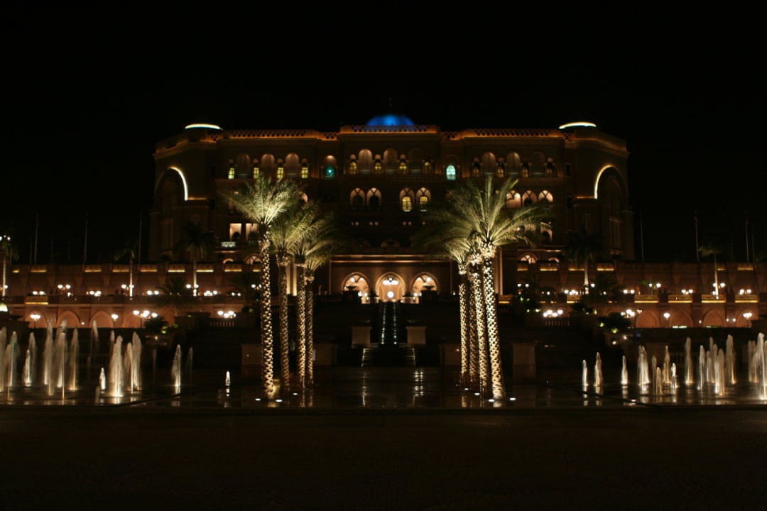 Hotelfront bei Nacht Emirates Palace Mandarin Oriental