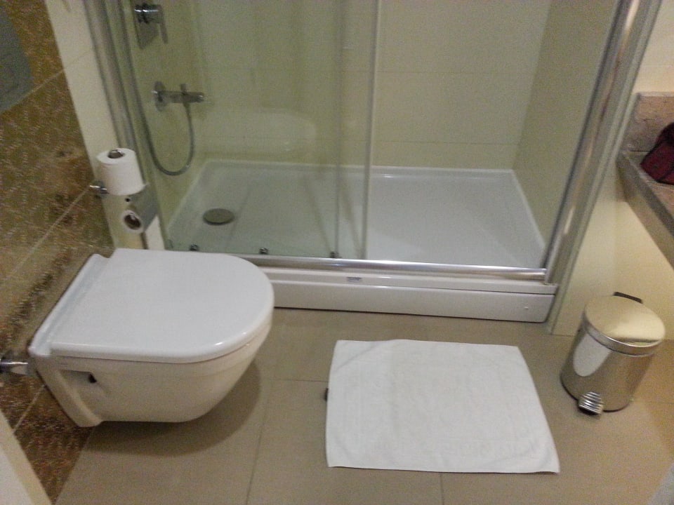 Bad und Dusche Kirman Belazur Resort & Spa