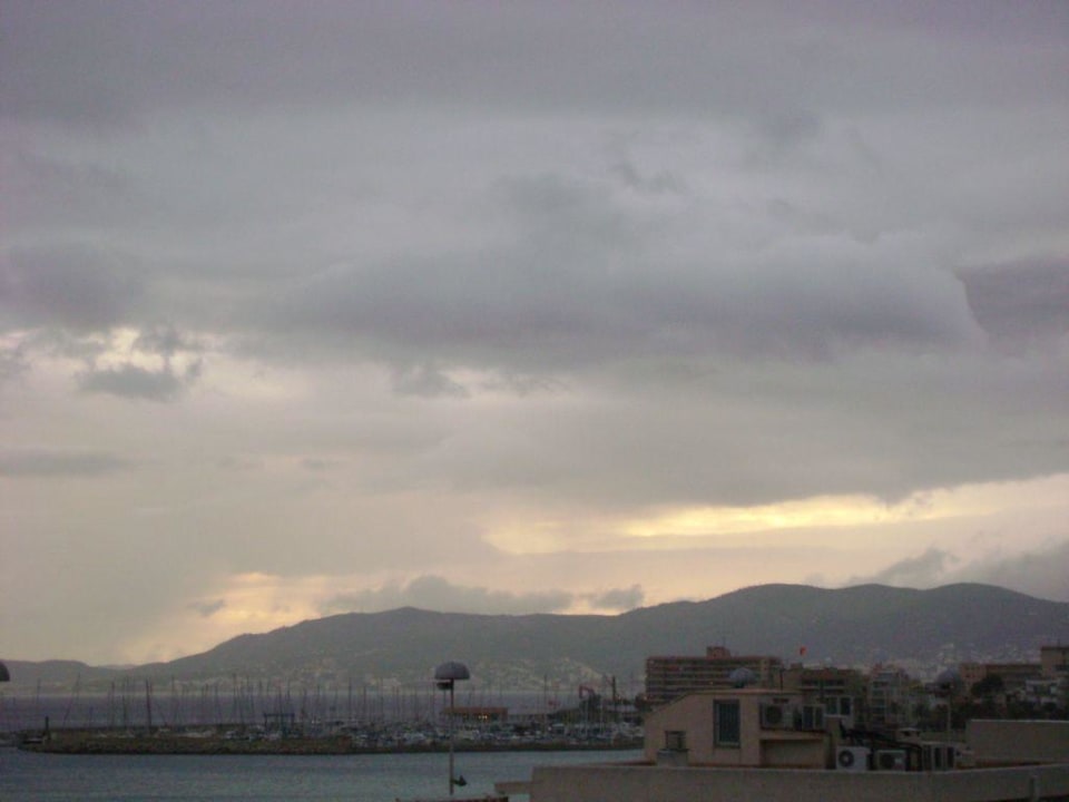 Blick vom Balkon zum Hafen von Can Pastilla Aparthotel Fontanellas Playa