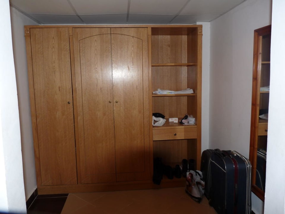 Джуниор Сьют. Гардеробная Pickalbatros Alf Leila Wa Leila Resort - Neverland Hurghada