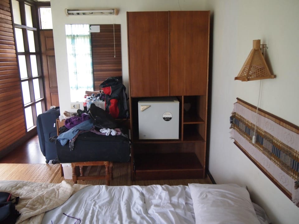 Zimmer mit fehlenden Ablagemöglichkeiten Mamasa Cottages