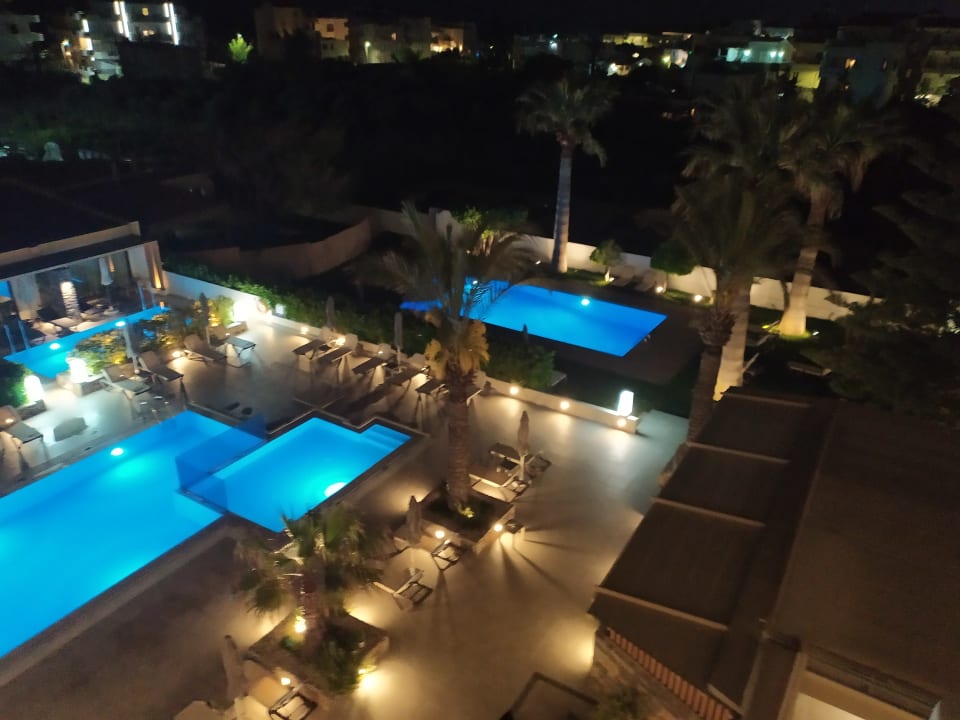 Pool Petousis Hotel & Suites
