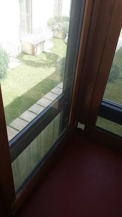 Dreckiger Aufzug Il Parco Degli Ulivi