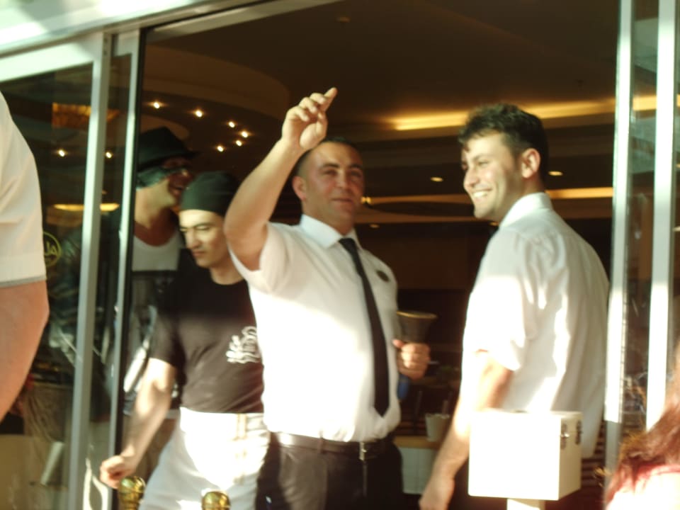 Büffet wird eröffnet Alaiye Resort & Spa