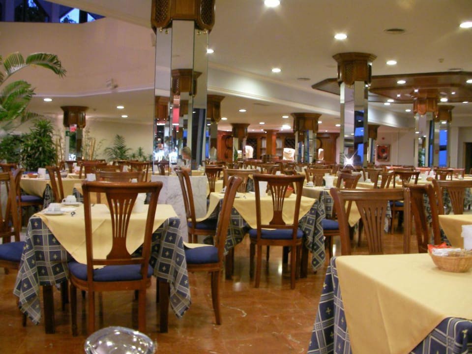 Blick ins Hauptrestaurant H10 Playa Esmeralda - Adults only