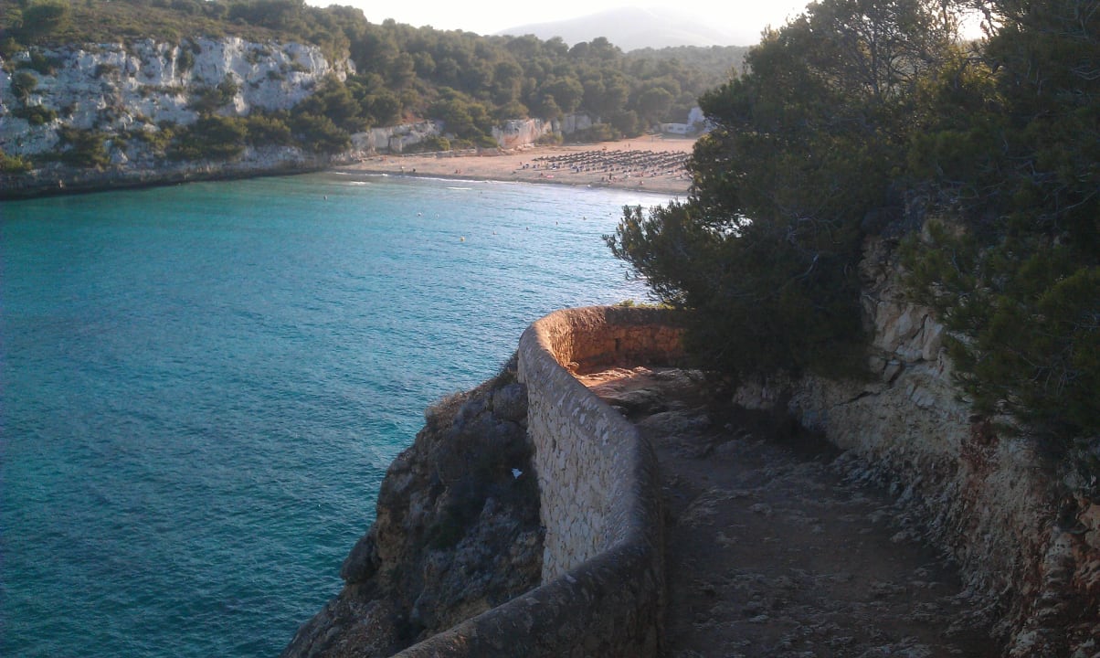 Eine der Buchten (direkt rechts neben Hotel) blau punta reina