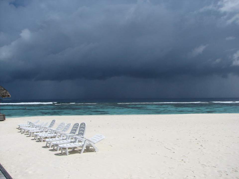 Schon wieder Regen Madoogali Resort