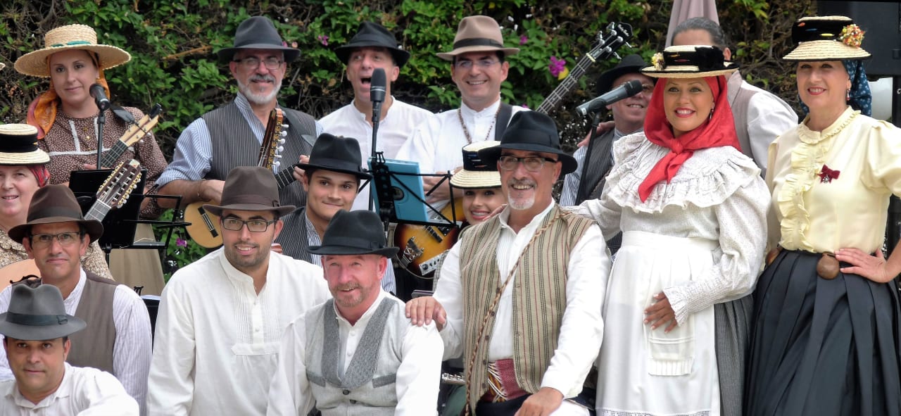 Folklore Musik und Tanz Apartamentos Masaru