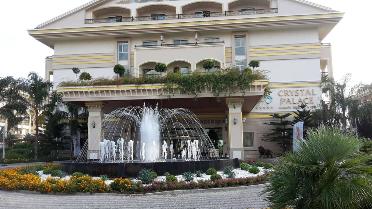 Hotelvrond mit Brunnen Diamond Excellence Resort & Spa