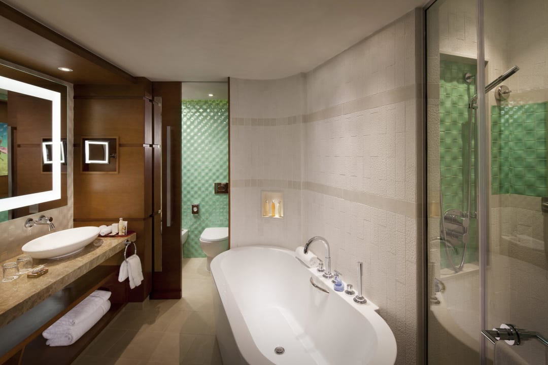 Ocean Superior Room's Bathroom Jumeirah Beach Hotel