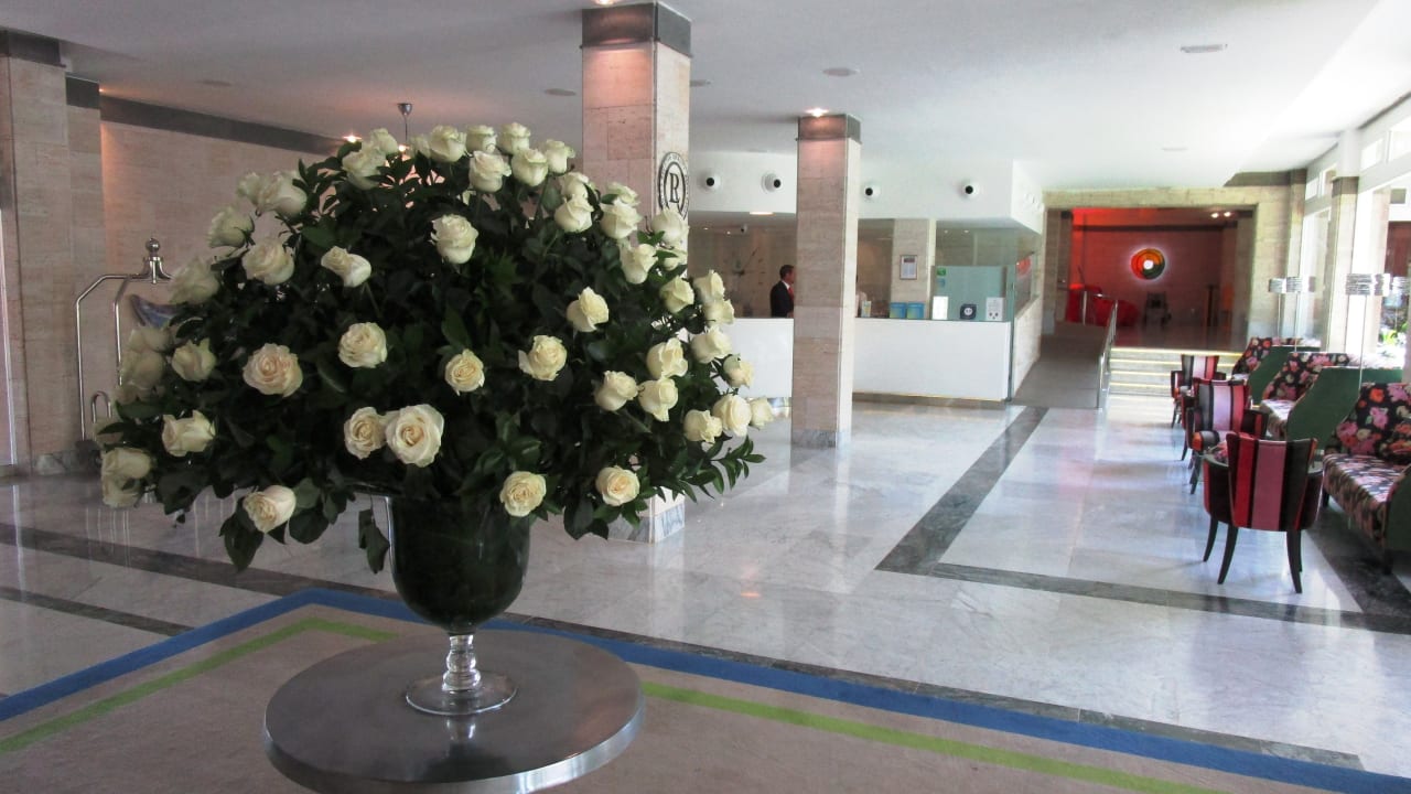 Großer moderner Lobbybereich mit Rezeption Bull Costa Canaria & Spa - Adults only