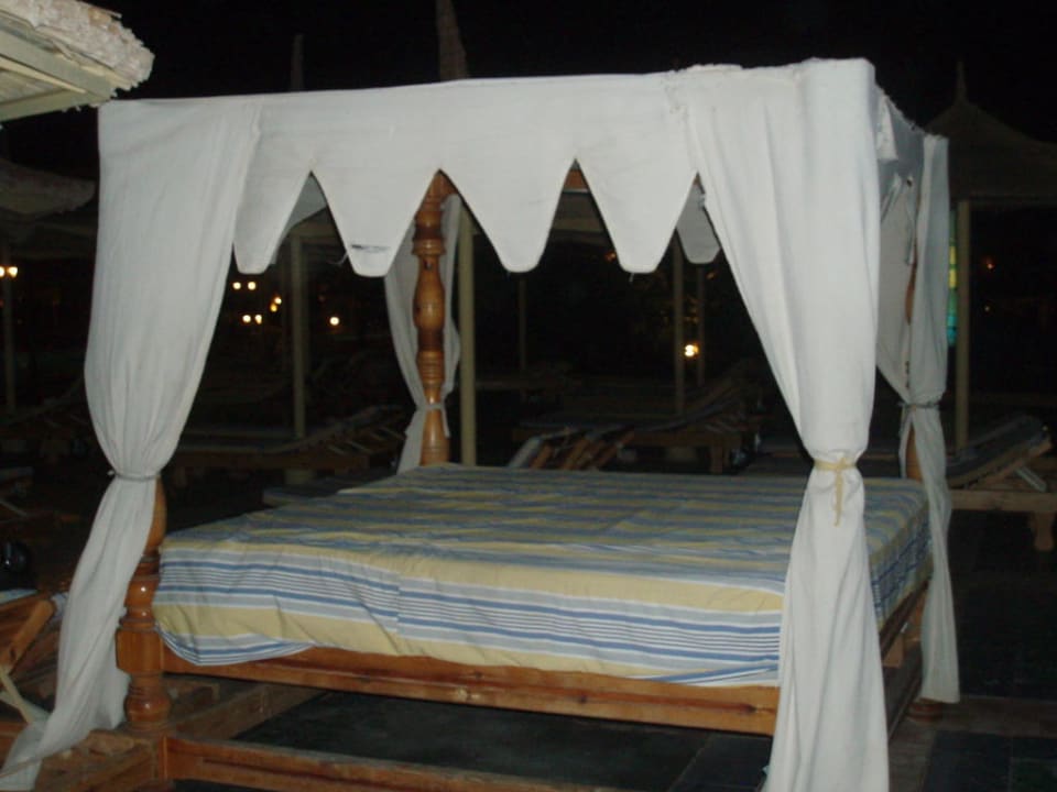 An Strand und Pool Pickalbatros Royal Moderna Resort-Sharm El Sheikh