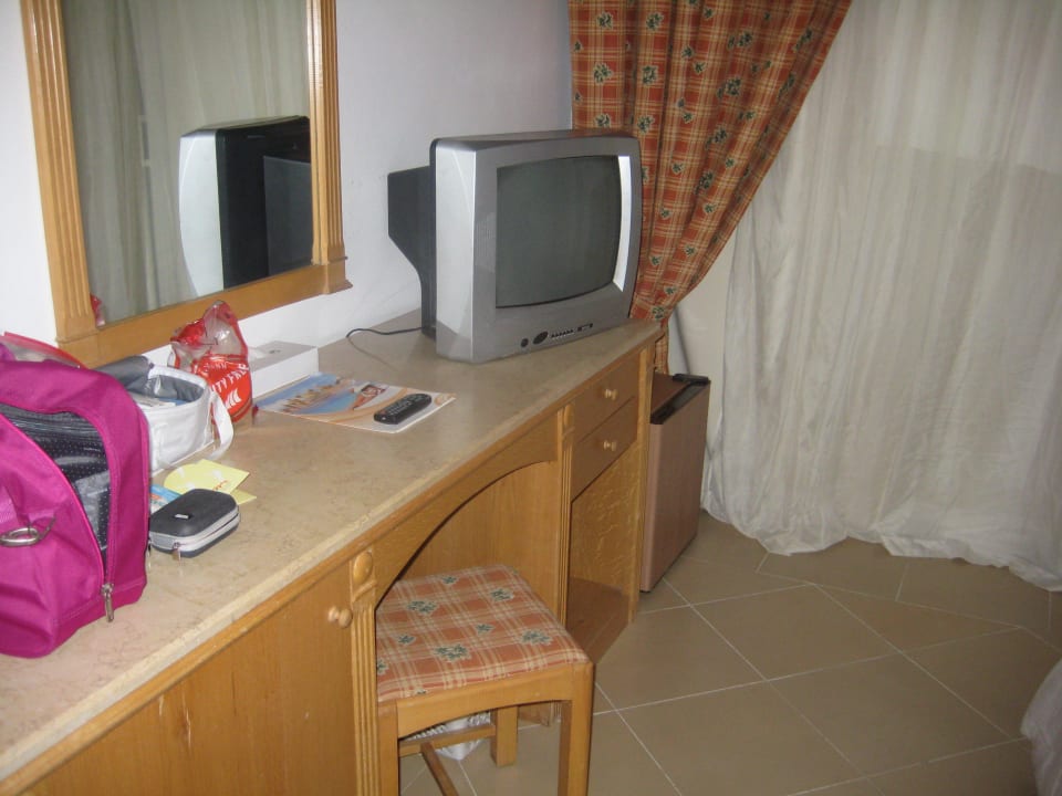 Abgewohnte Möbel  Pickalbatros Alf Leila Wa Leila Resort - Neverland Hurghada