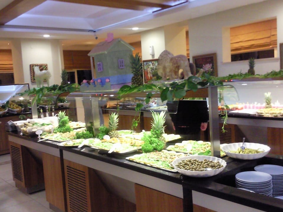 Ein Teil des großen Buffets Hotel Gardenia Beach