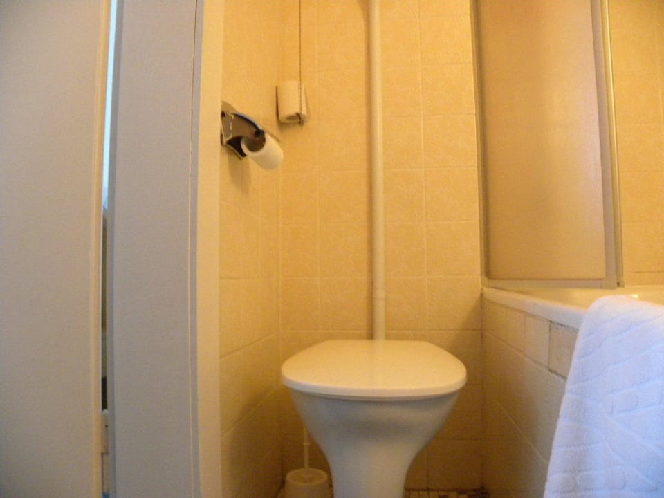 Auch zu eng Garni Hotel Engel