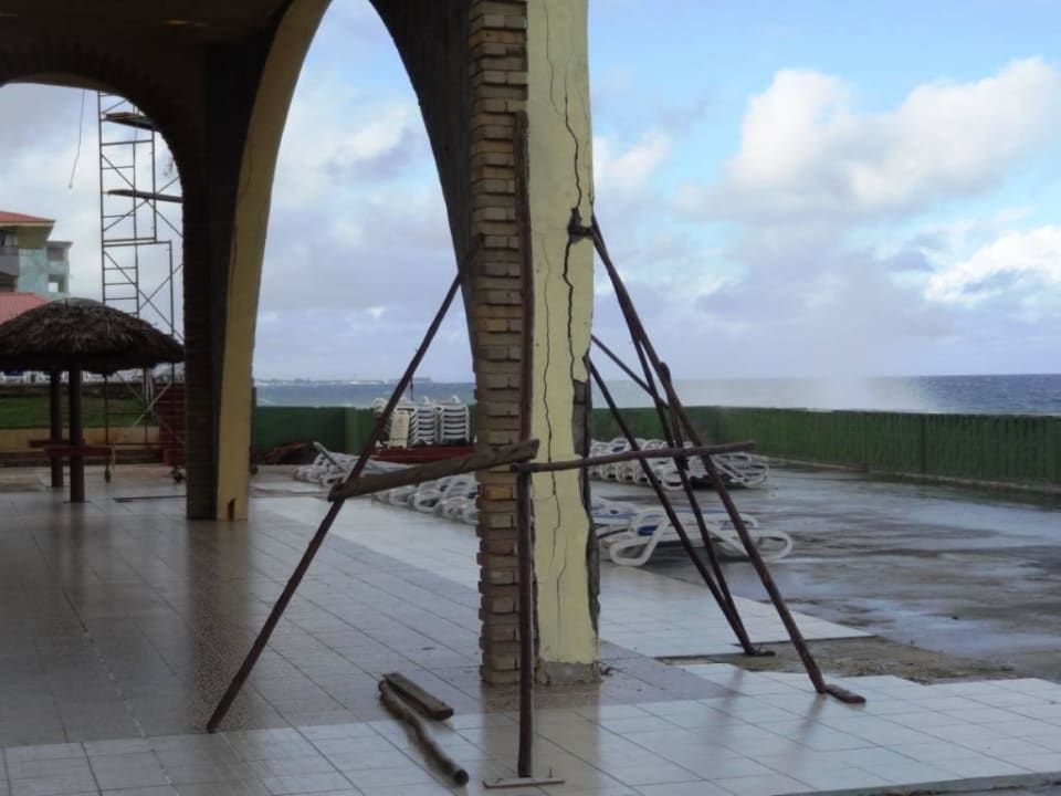 Träger unter unserem Zimmer Hotel Cubanacan Copacabana