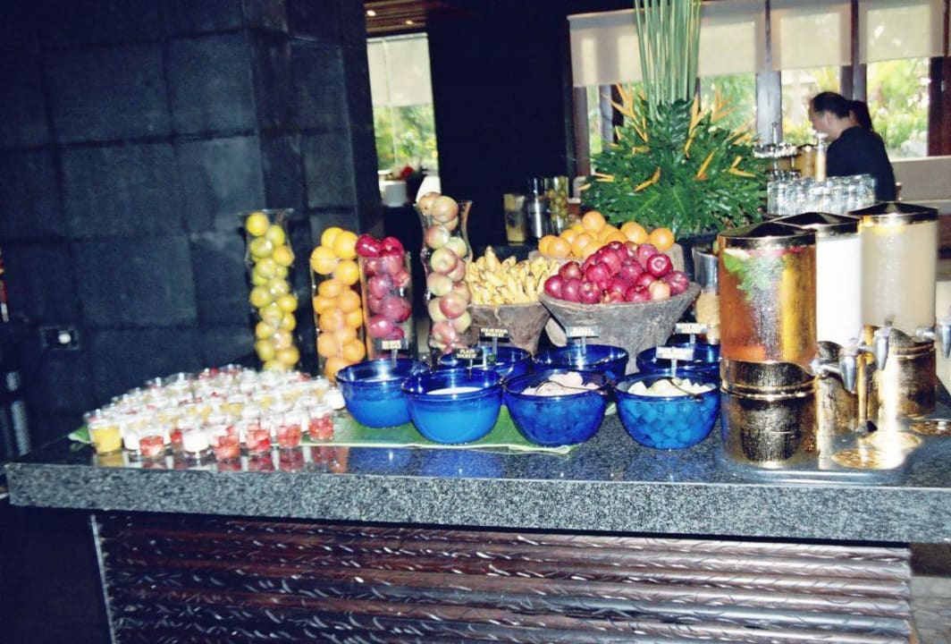 Teilbereich des üppigen Frühstücksbuffets The Laguna A Luxury Collection Resort & Spa