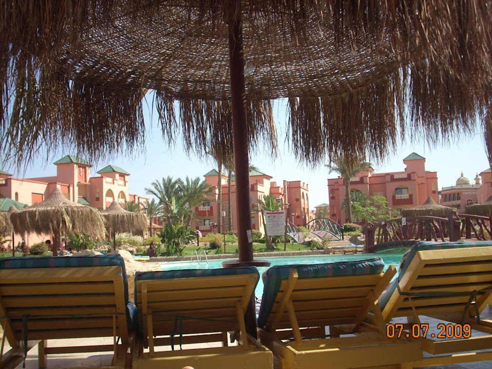 У бассейна Pickalbatros Aqua Park Resort - Hurghada