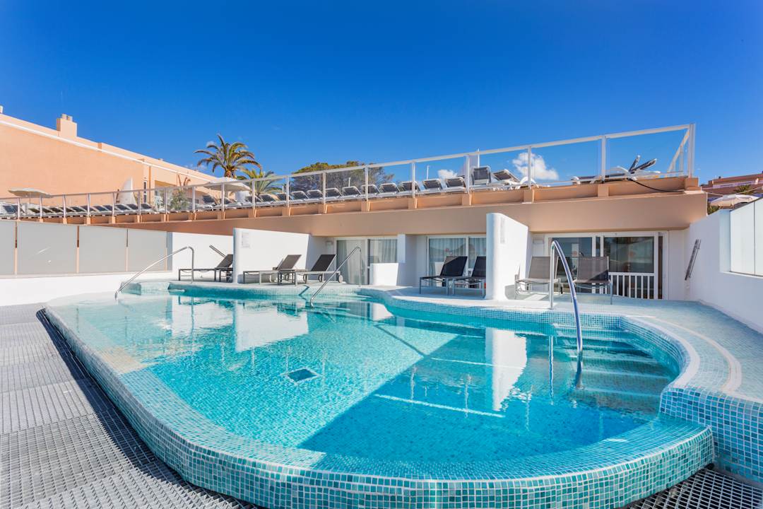 Zimmer Sirenis Seaview Country Club