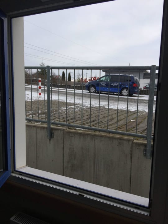 Ausblick von Zimmer 115 B&B HOTEL Würzburg-Ost