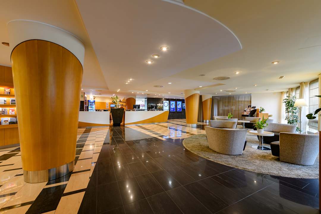 Lobby Mövenpick Hotel Egerkingen