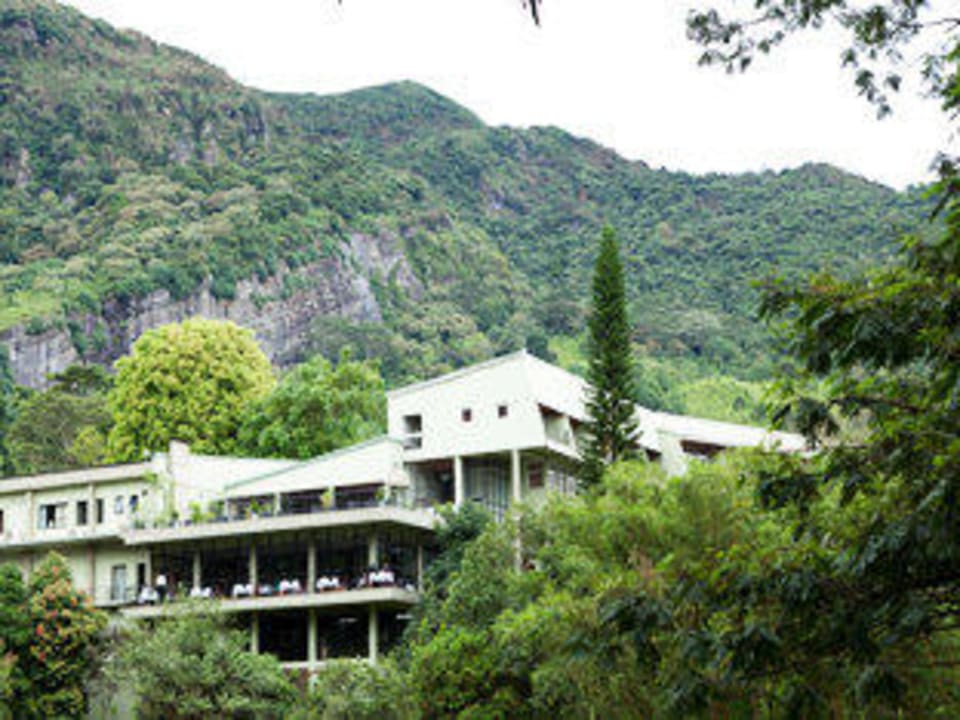 Exterior of hotel Hotel Hunas Falls by Amaya