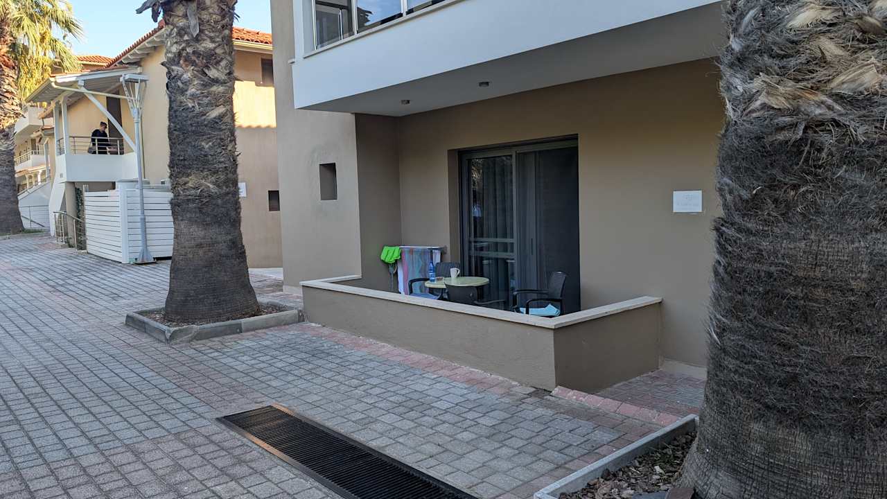 Außenansicht Hotel Lagomandra Beach