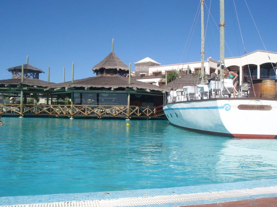 Meereswasserpool mit Segelbot H10 Rubicón Horizons Collection