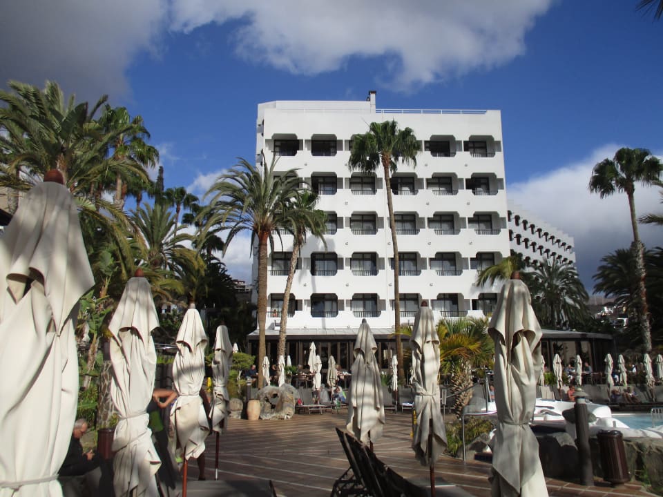 Blick von Poolseite aus Corallium Beach by Lopesan Hotels - Adults only