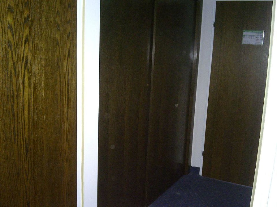 Kleiderschrank Hotel Sonnenhügel
