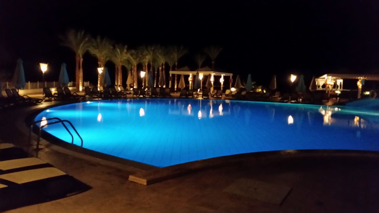 Pool Reef Oasis Beach Resort