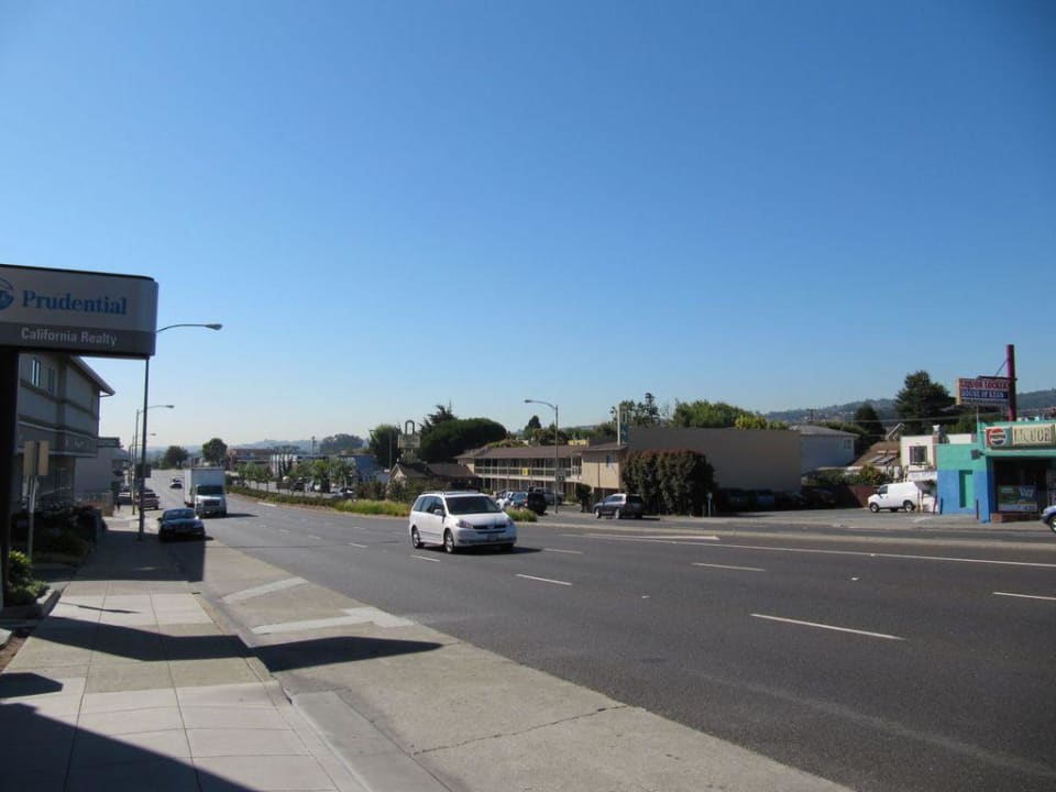 Blick auf Strasse Hotel Aura SFO Airport