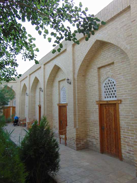 Außenansicht Madrasah Polvon-Qori Boutique