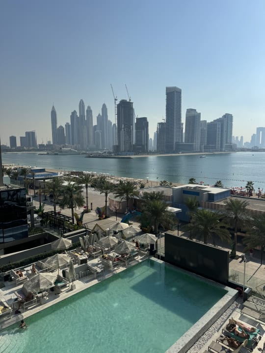 Pool Radisson Beach Resort Palm Jumeirah