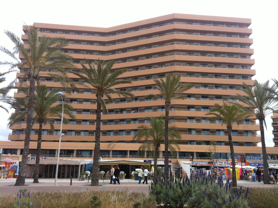 Von der Strandseite allsun Hotel Pil-lari Playa