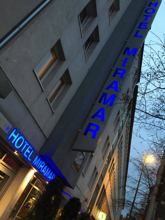 Hoteleingang Hotel Miramar