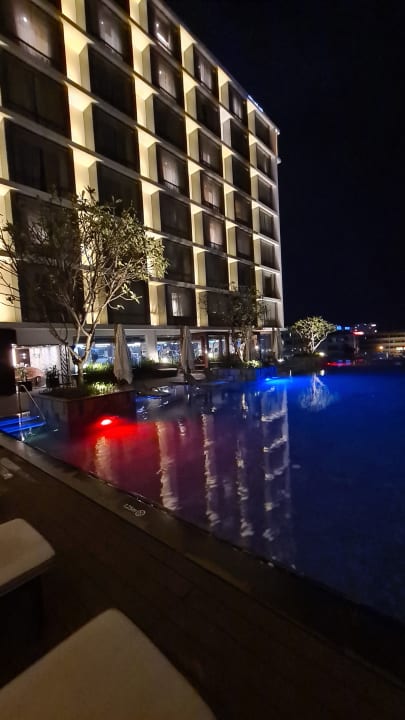 Pool Crowne Plaza Vientiane