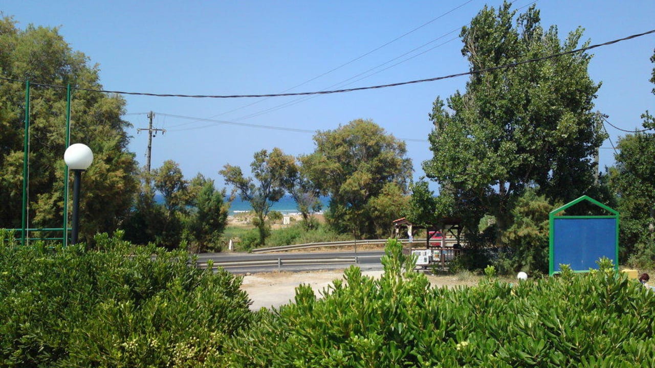 Blick vom Pool zum Strand HARPIN Georgioupolis Resort Aquapark & SPA