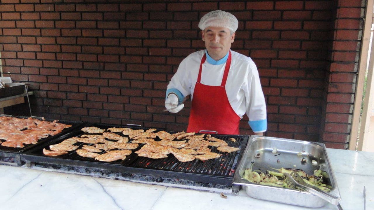 Koch am Grill Grand Seker Hotel