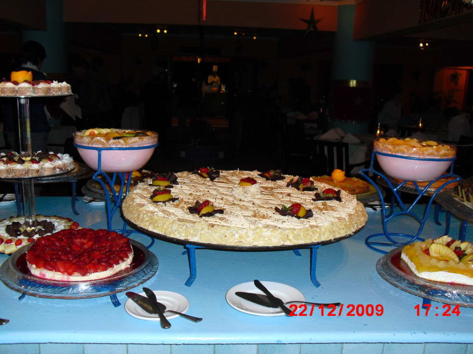 Teil des Kuchenbuffets Giftun Azur Resort