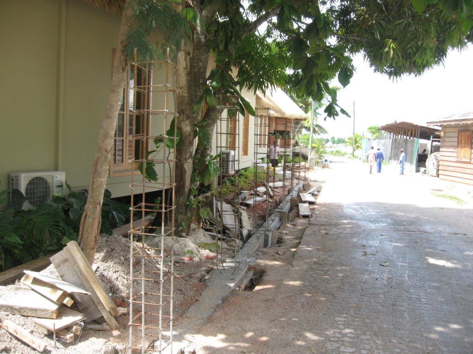 Hotelzugangsstraße Le Domaine de l'Orangeraie