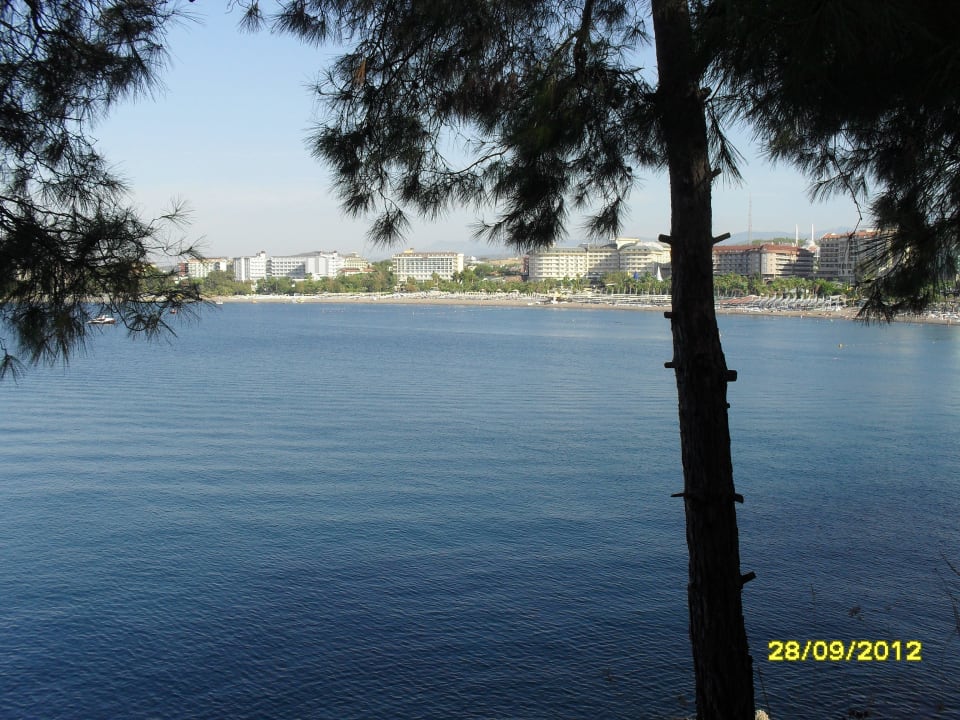 Blick von der Landzunge zum Hotel Hotel Gardenia Beach