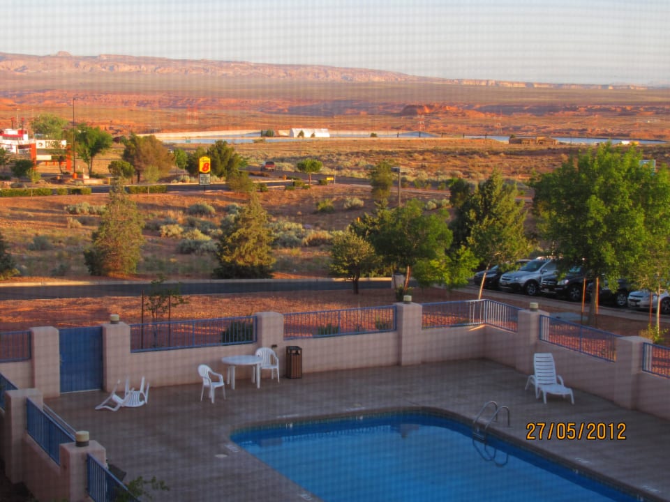 Ausblick durch Fliegengitter am Morgen Motel 6 Page