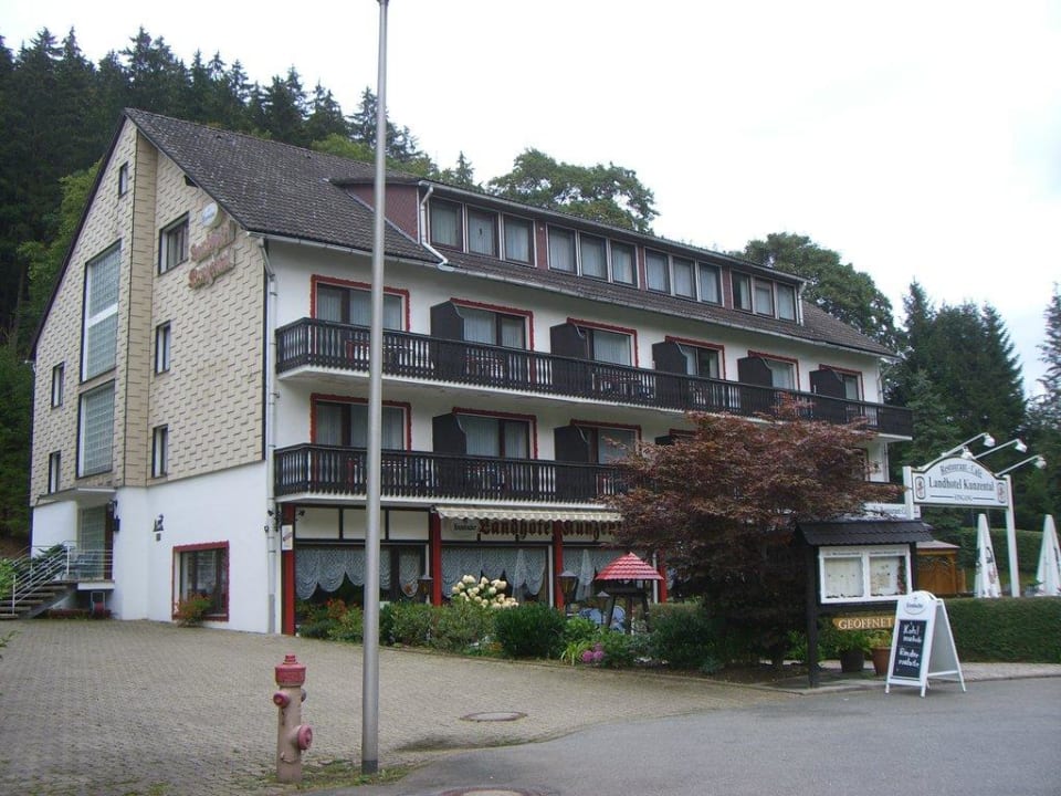 Das Hotel von der Strasse aus Landhotel Kunzental