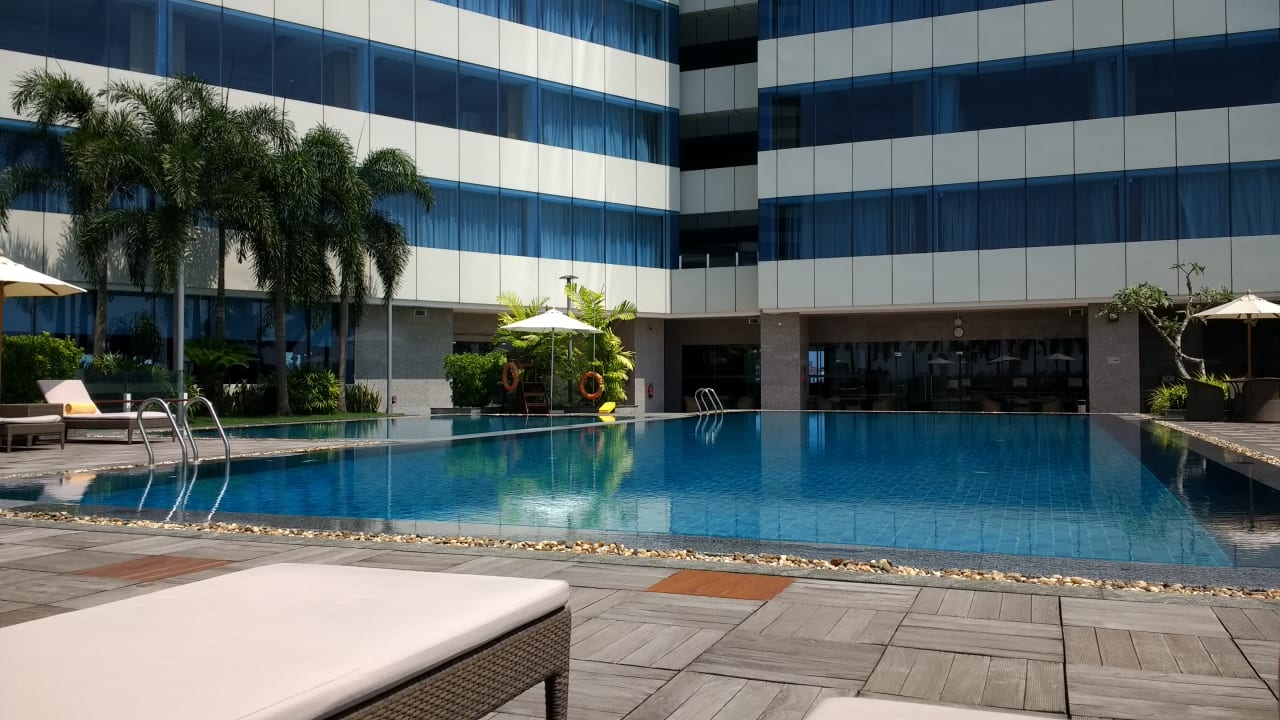 Pool Melia Yangon